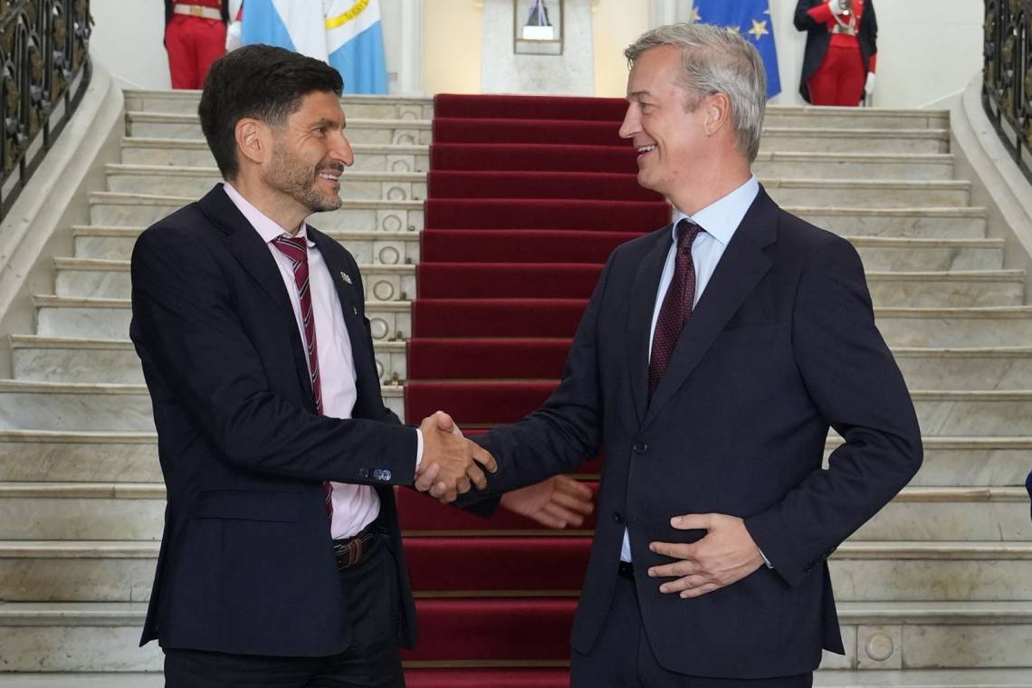 El gobernador Maximiliano Pullaro recibió este lunes al embajador de la Unión Europea (UE) en la Argentina, Erik Høeg. (Crédito: GSF)