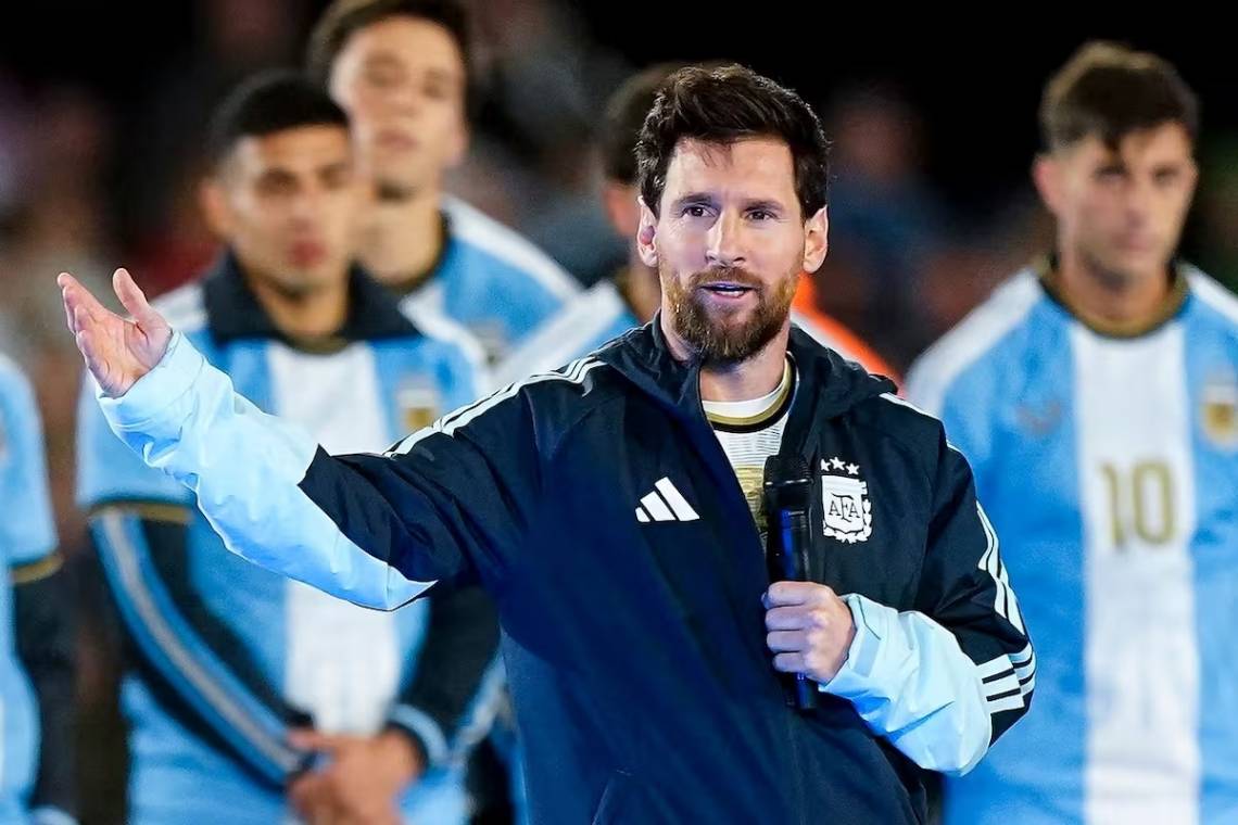 Messi habló para el público en su despedida de la Selección. (Crédito: La Nación)