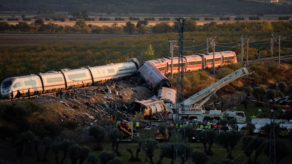 El choque de trenes en España dejó al menos 68 muertos y más de 80 heridos. (Crédito: Reuters)