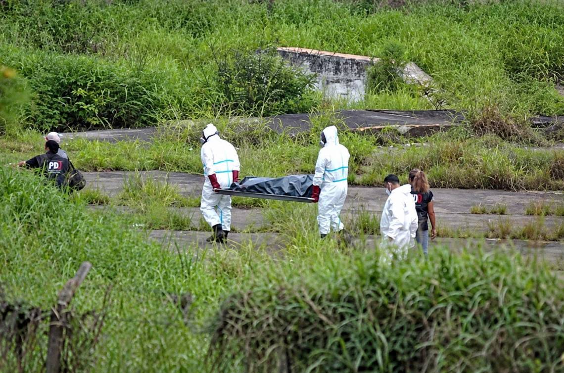 Personal forense durante el operativo de recuperación del cuerpo de Jeremías (Foto: Archivo).