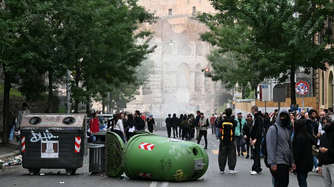 Italia vivió una jornada de protestas masivas contra Meloni, con incidentes en Roma y Turín. (Crédito: AFP)